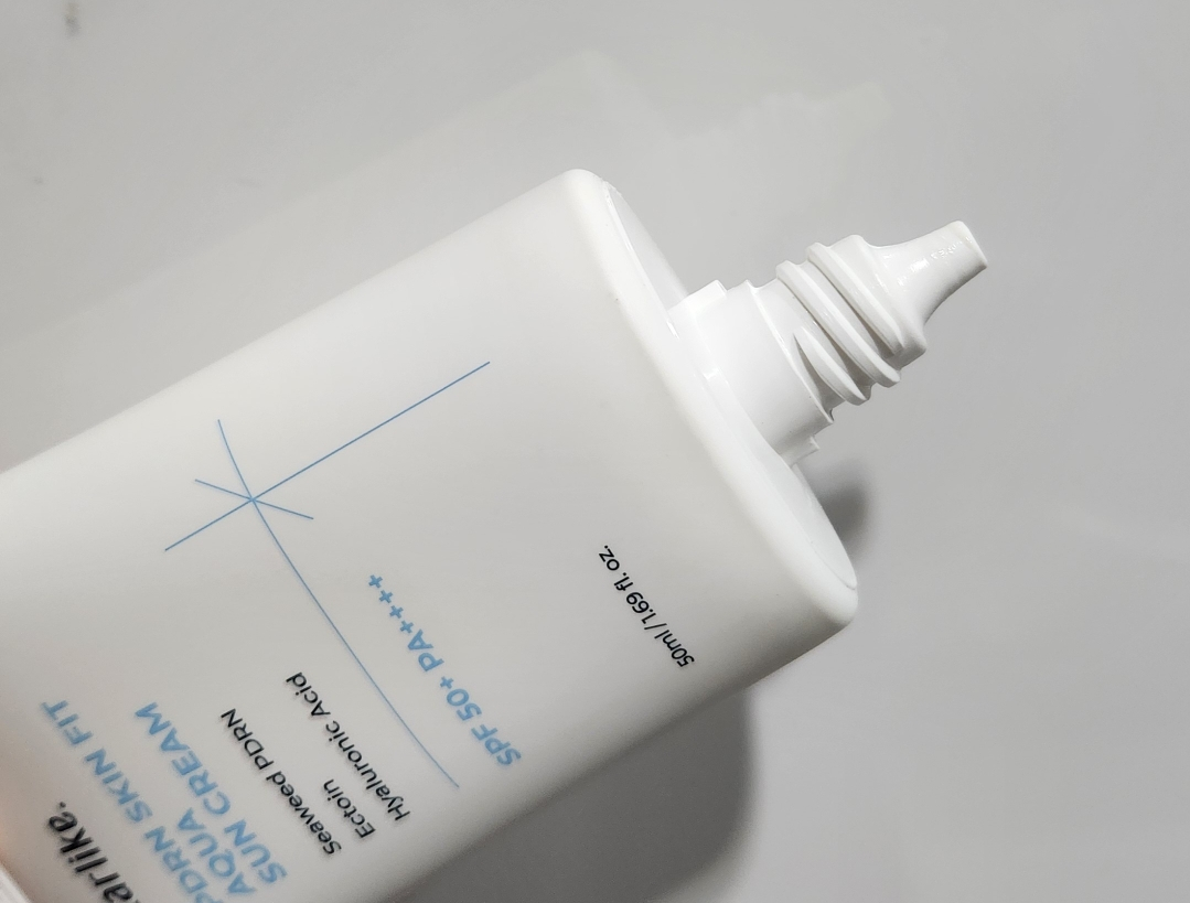 스타라이크 (starlike.) 피디알엔 스킨 핏 수분 선 크림 [SPF50+/PA++++] review image