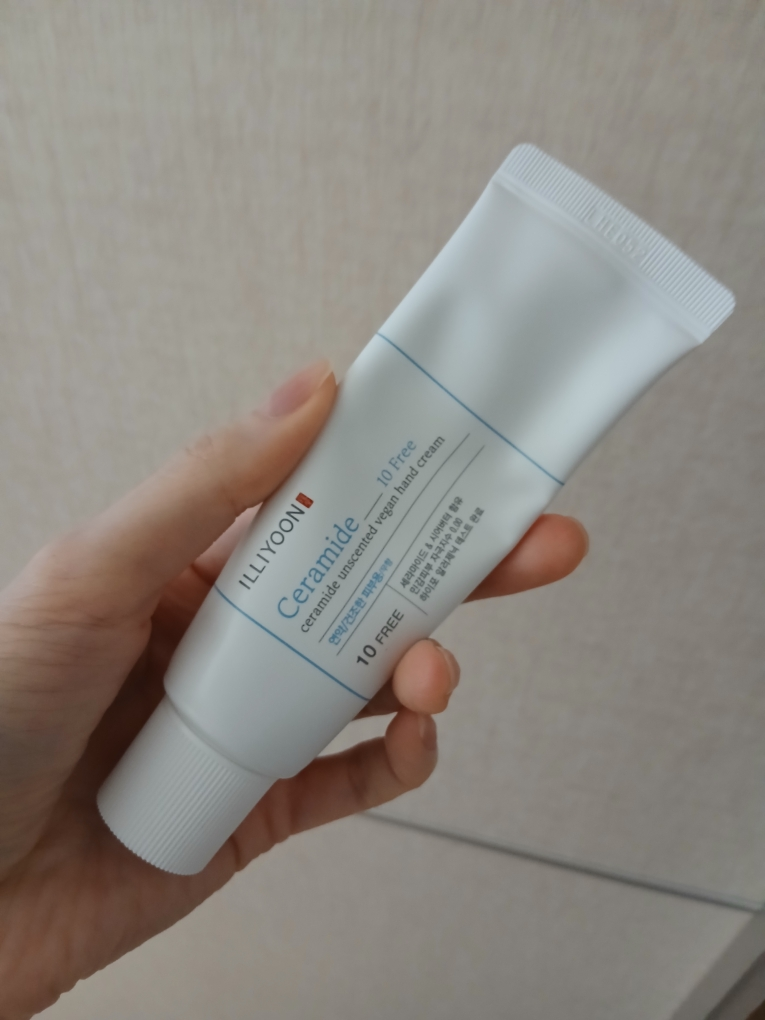 일리윤 (ILLIYOON) 세라마이드 무향 비건 핸드크림 review image
