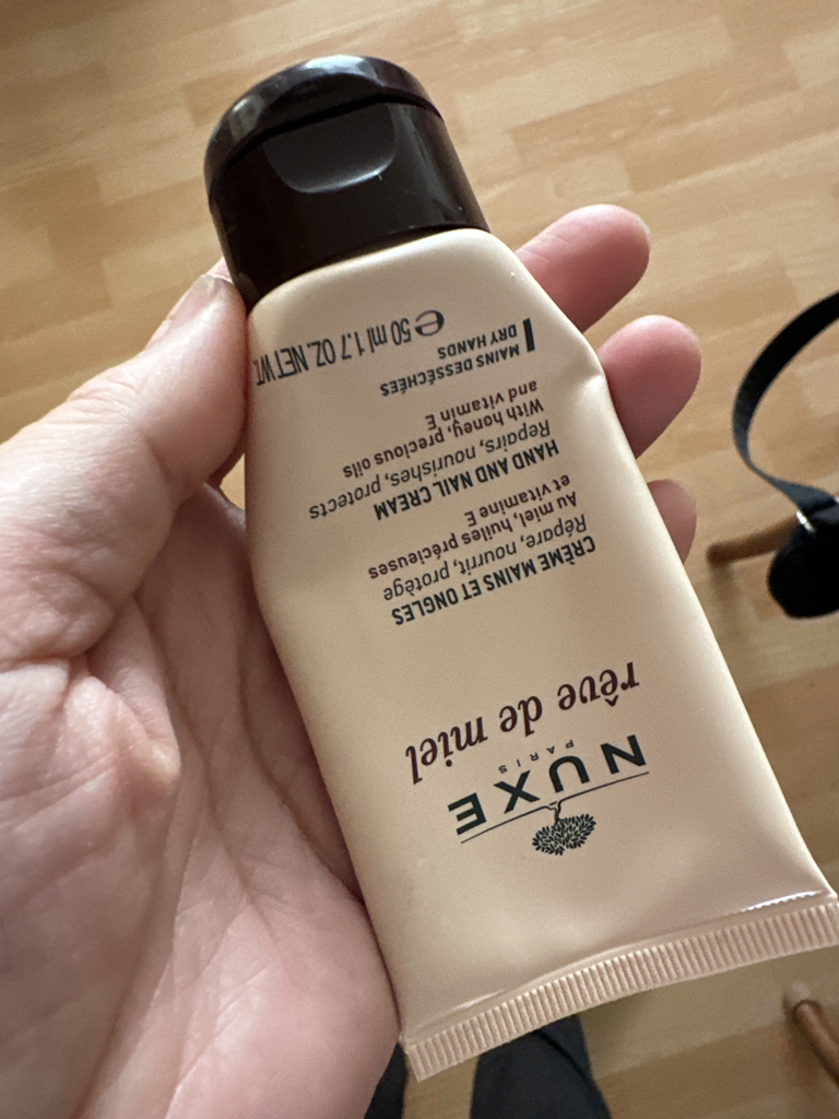 눅스 (NUXE) 레브드미엘 핸드 앤 네일 크림 review image