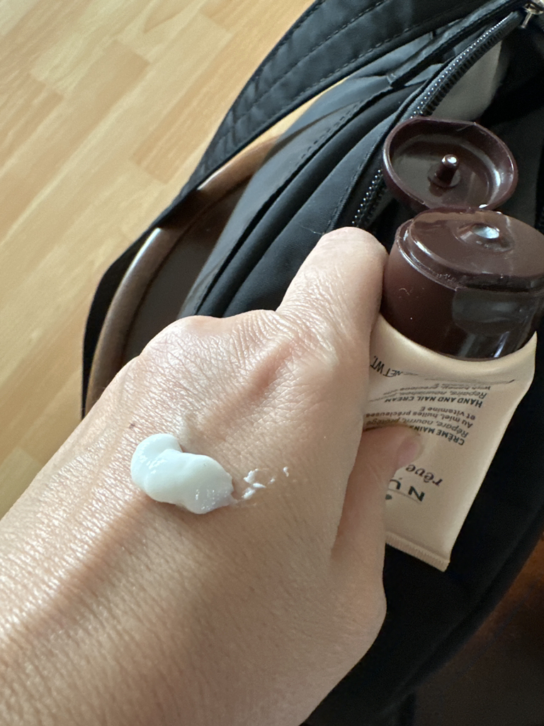 눅스 (NUXE) 레브드미엘 핸드 앤 네일 크림 review image