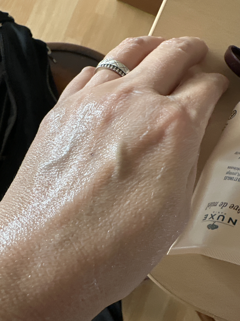 눅스 (NUXE) 레브드미엘 핸드 앤 네일 크림 review image