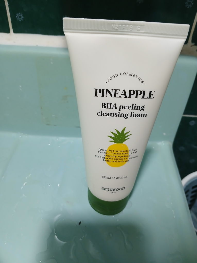 스킨푸드 (SKINFOOD) 파인애플 바하 필링 클렌징 폼 review image