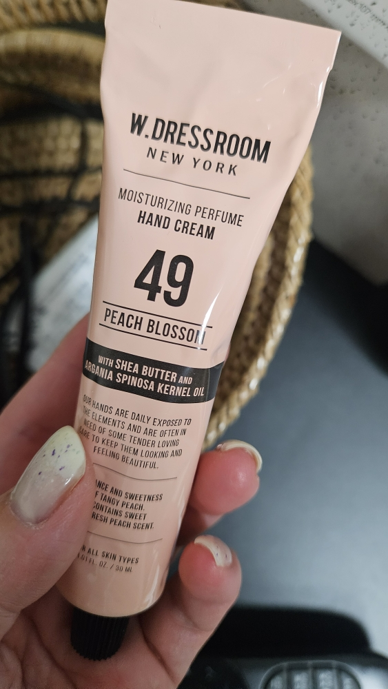 더블유드레스룸 (W.DRESSROOM) 퍼퓸 핸드크림 [No.49 피치블러썸] review image