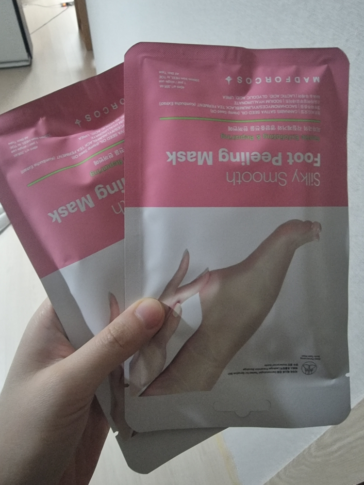 매드포코스 (MADFORCOS) 실키 스무스 풋 필링 마스크 review image