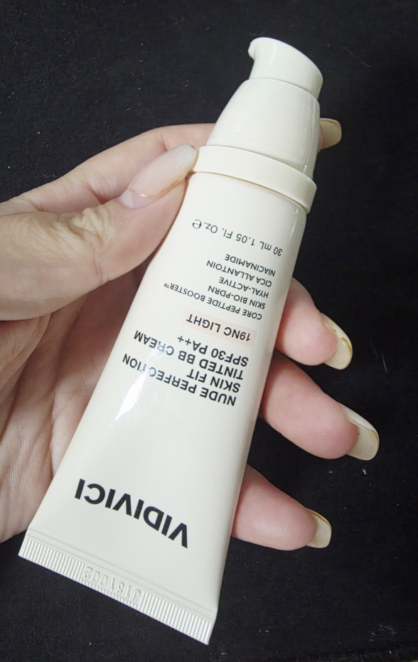 비디비치 (VIDIVICI) 누드 퍼펙션 스킨 핏 틴티드 비비크림 [SPF30/PA++] [19NC 라이트] review image