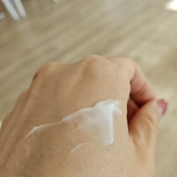 이니스프리 (INNISFREE) 그린티 버터 보습 크림 review image