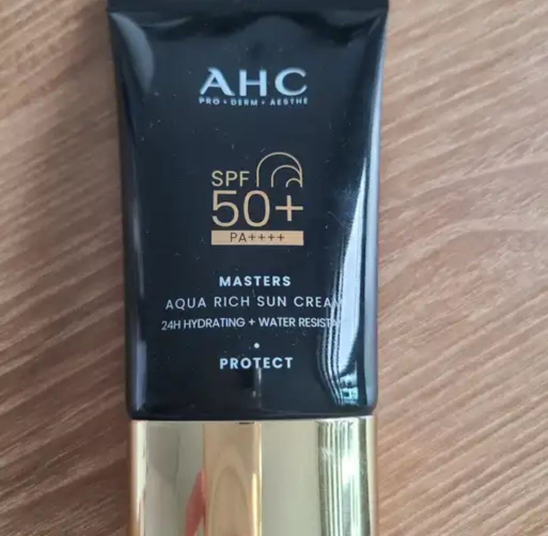 AHC (에이에이치씨) 마스터즈 아쿠아 리치 선크림 [SPF50+/PA++++] review image