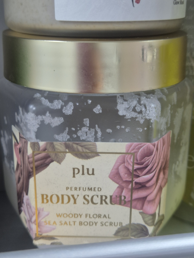 플루 (Plu) 퍼퓸드 씨솔트 바디스크럽 [우디플로럴] review image