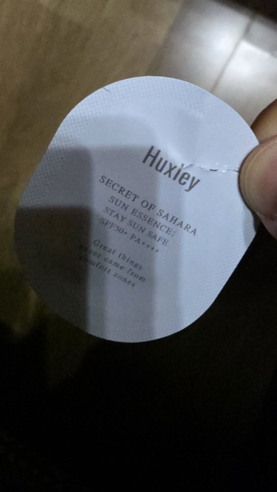 헉슬리 (Huxley) 선 에센스 스테이 선 세이프 [SPF50+/PA++++] review image