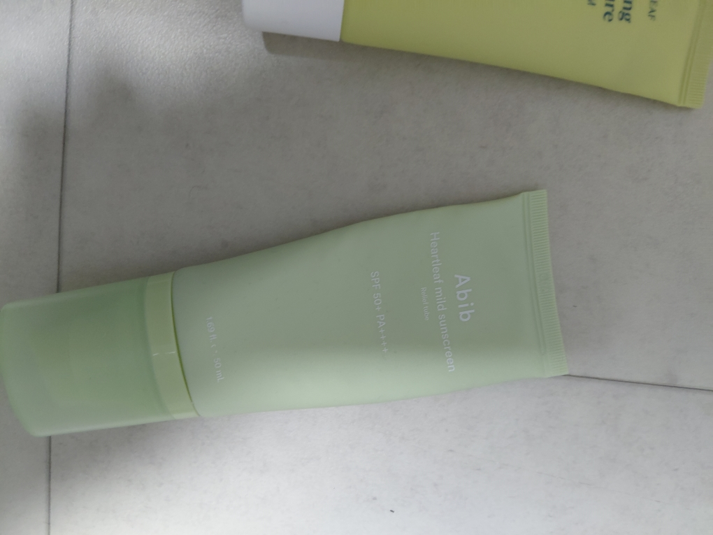 아비브 (Abib) 어성초 마일드 선크림 릴리프 튜브 [SPF50+/PA++++] review image