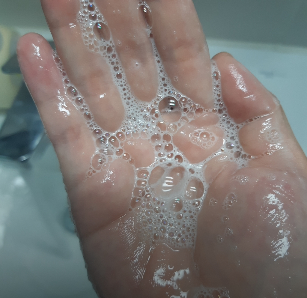 유세린 (Eucerin) 더머토 클린 리프레싱 클렌징 젤 review image