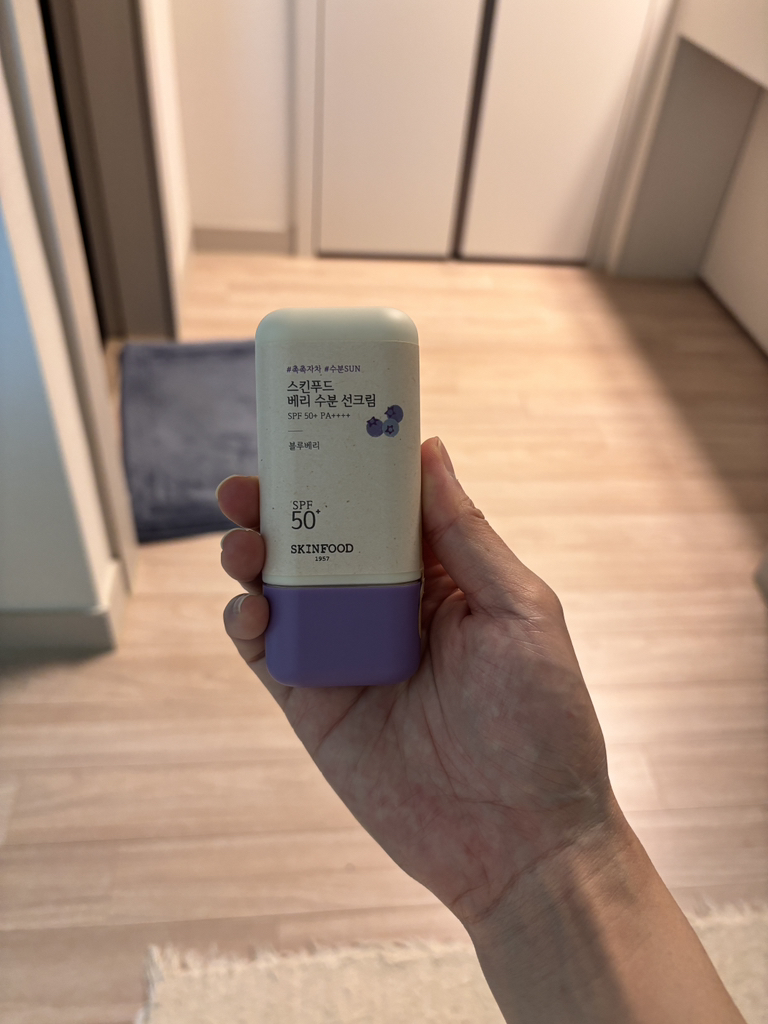 SKINFOOD Crema solar de bayas [SPF50+/PA++++] [Hidratante] review image