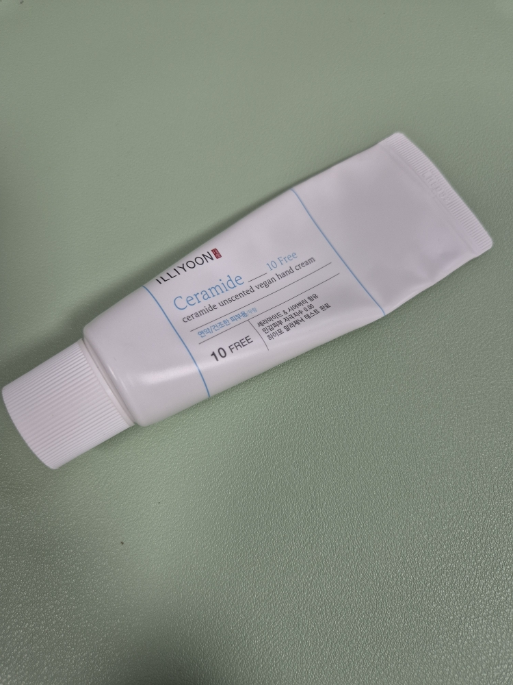 일리윤 (ILLIYOON) 세라마이드 무향 비건 핸드크림 review image