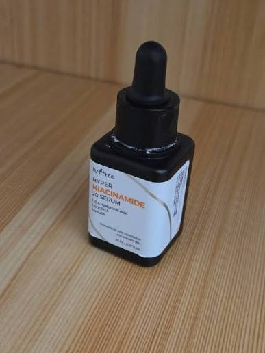이즈앤트리 (IsNtree) 하이퍼 나이아신아마이드 20 세럼 review image