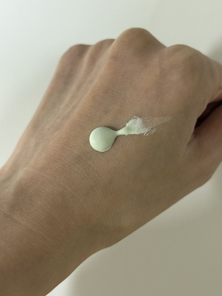 유이크 (UIQ) 바이옴 레미디 톤업 선크림 [SPF50+/PA++++] [그린] review image