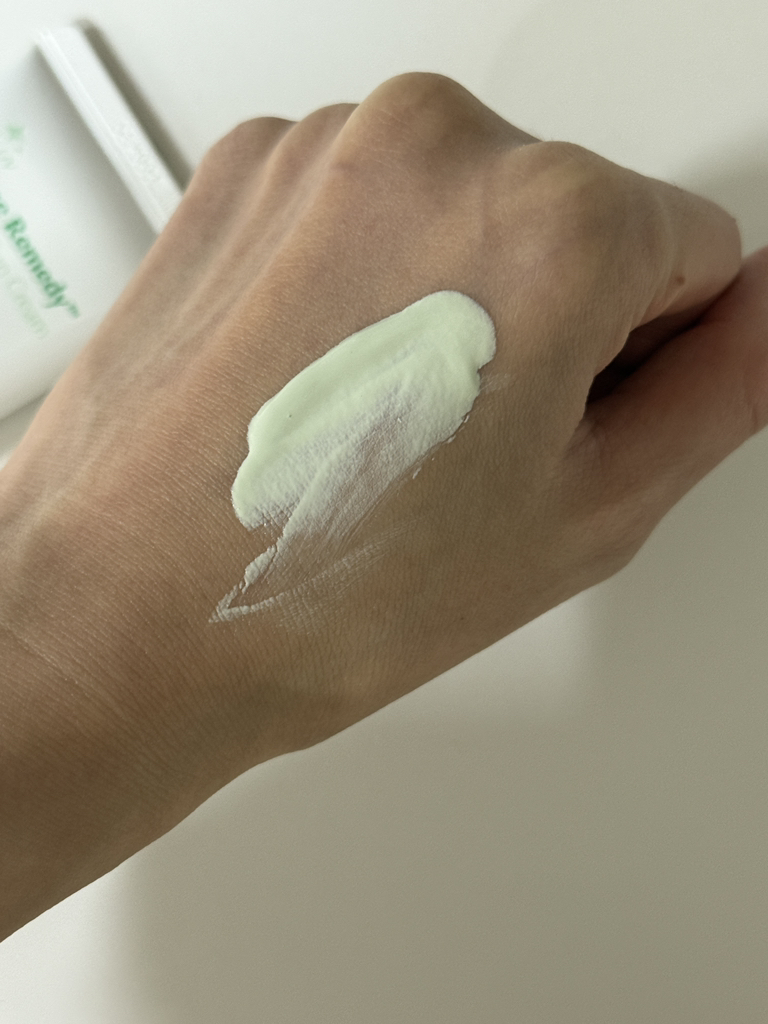 유이크 (UIQ) 바이옴 레미디 톤업 선크림 [SPF50+/PA++++] [그린] review image