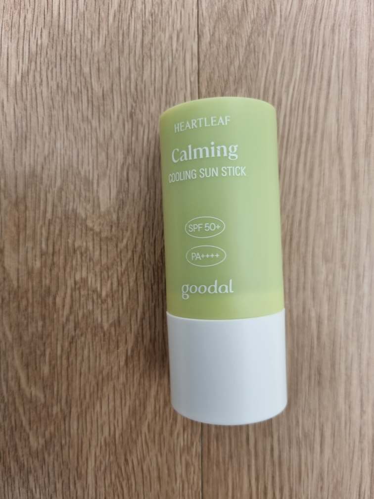 구달 (goodal) 맑은 어성초 진정 쿨링 선스틱 [SPF50+/PA++++] review image