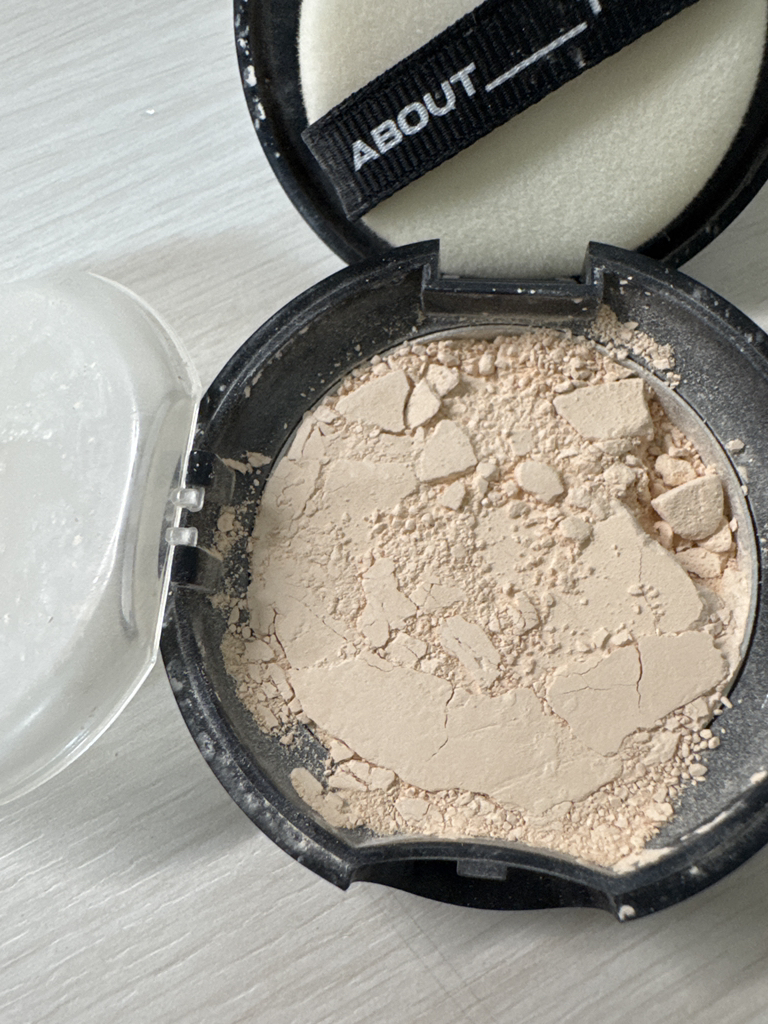 어바웃톤 (ABOUT_TONE.) 블러 파우더 팩트 [1.5 쿨페어] review image