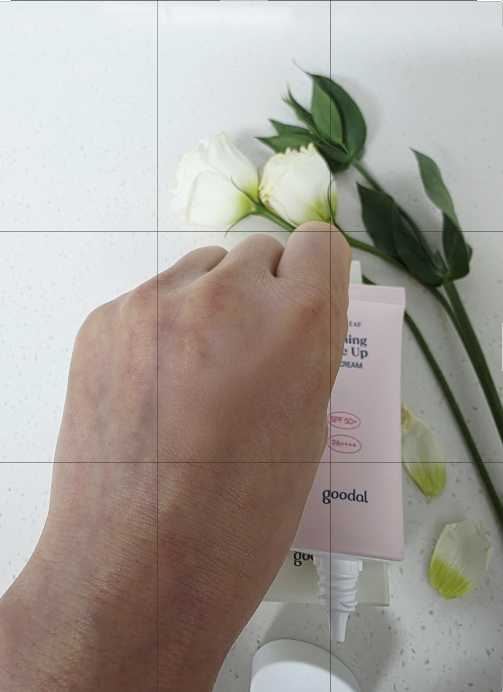 구달 (goodal) 맑은 어성초 진정 수분 톤업 선크림 [SPF50+/PA++++] review image