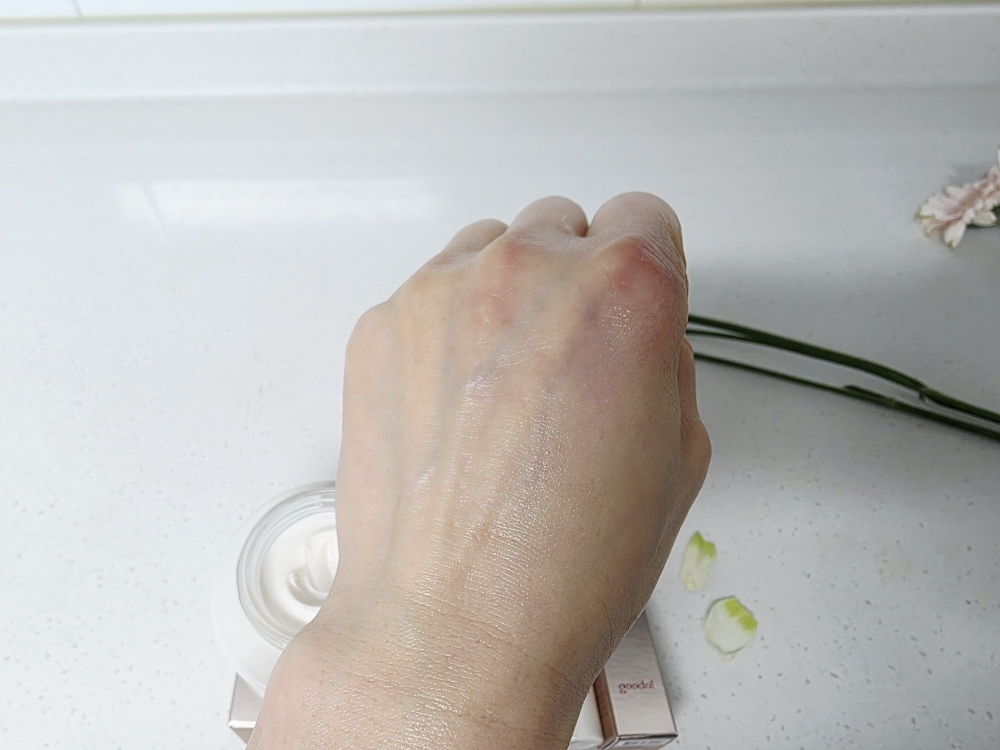 구달 (goodal) 맑은 어성초 진정 수분 톤업 선크림 [SPF50+/PA++++] review image