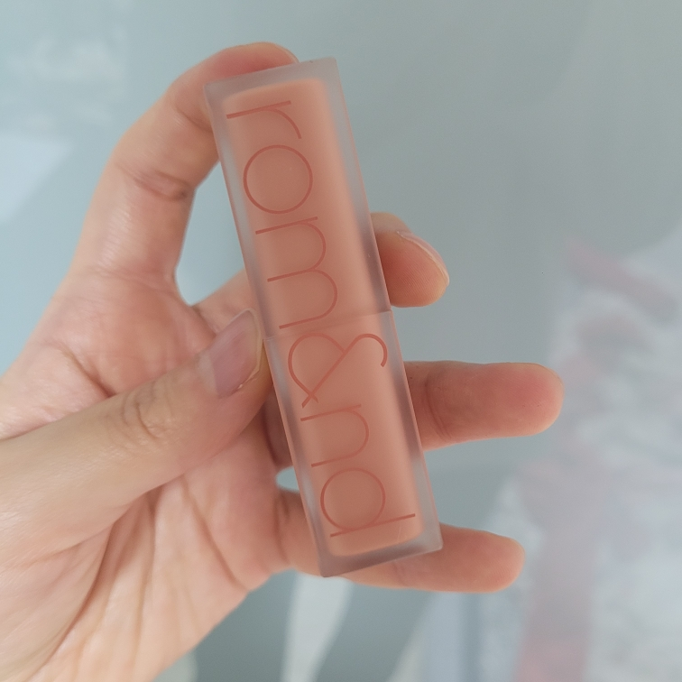 롬앤 (ROMAND) 제로 매트 립스틱 [21 스모크드베이지] review image