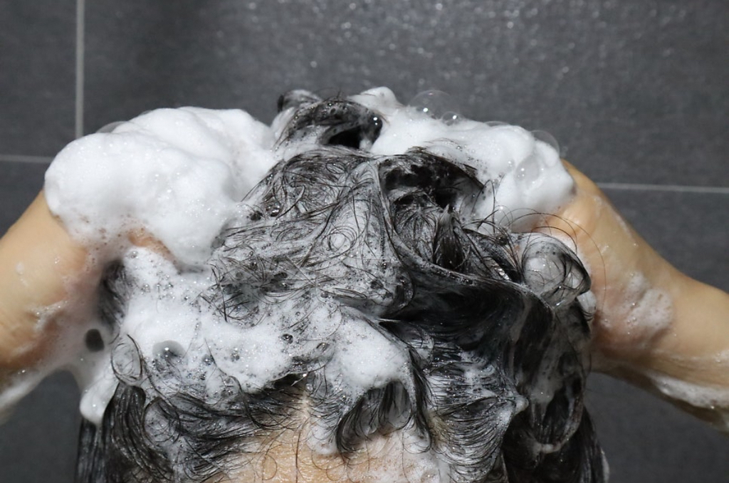 유리피부 (YURIPIBU) 바나나 토탈 케어 샴푸 review image