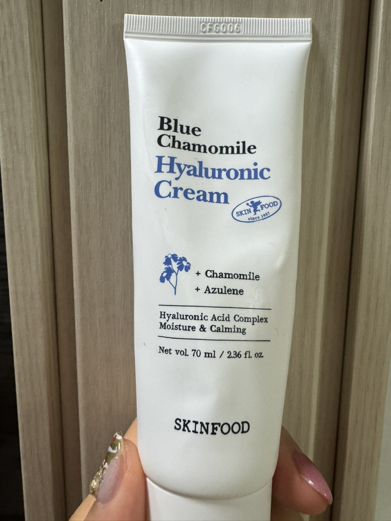 스킨푸드 (SKINFOOD) 블루 캐모마일 히알루로닉 크림 review image