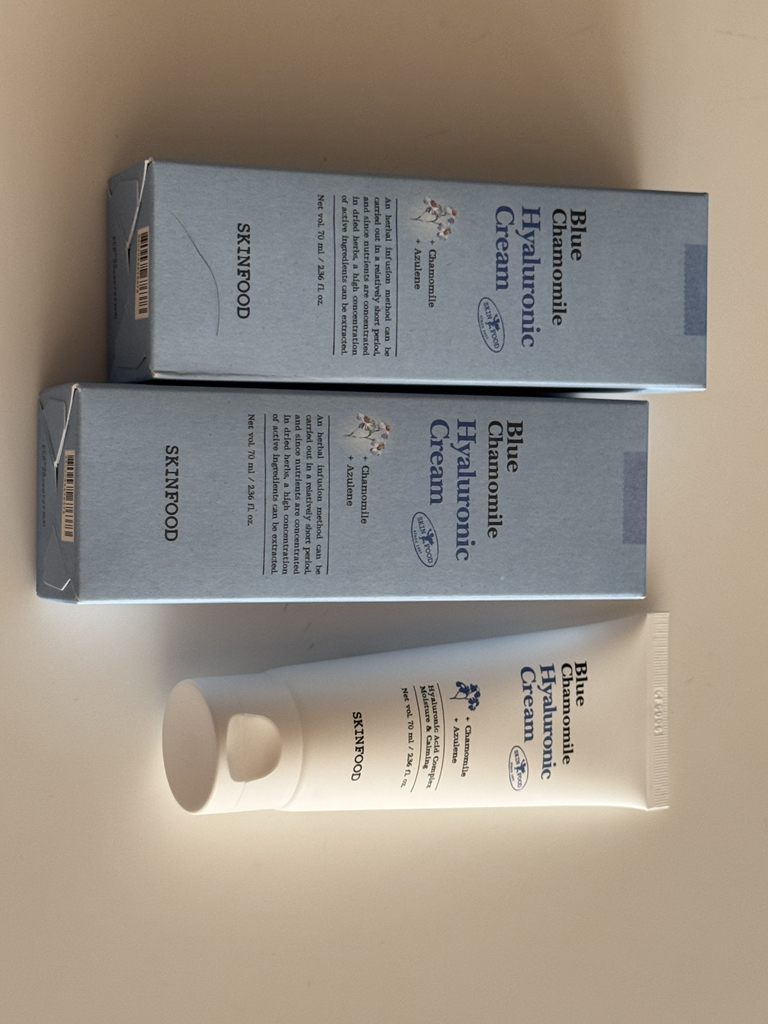 스킨푸드 (SKINFOOD) 블루 캐모마일 히알루로닉 크림 review image