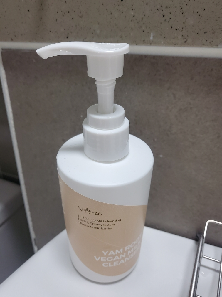 이즈앤트리 (IsNtree) 참마 비건 밀크 클렌저 review image