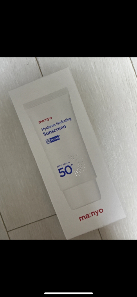 마녀공장 (manyo) 히알루론 하이드레이팅 선크림 [SPF50+/PA++++] review image