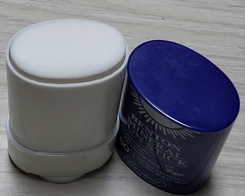 벤튼 (BENTON) 무기자차 선스틱 [SPF50+/PA++++] review image