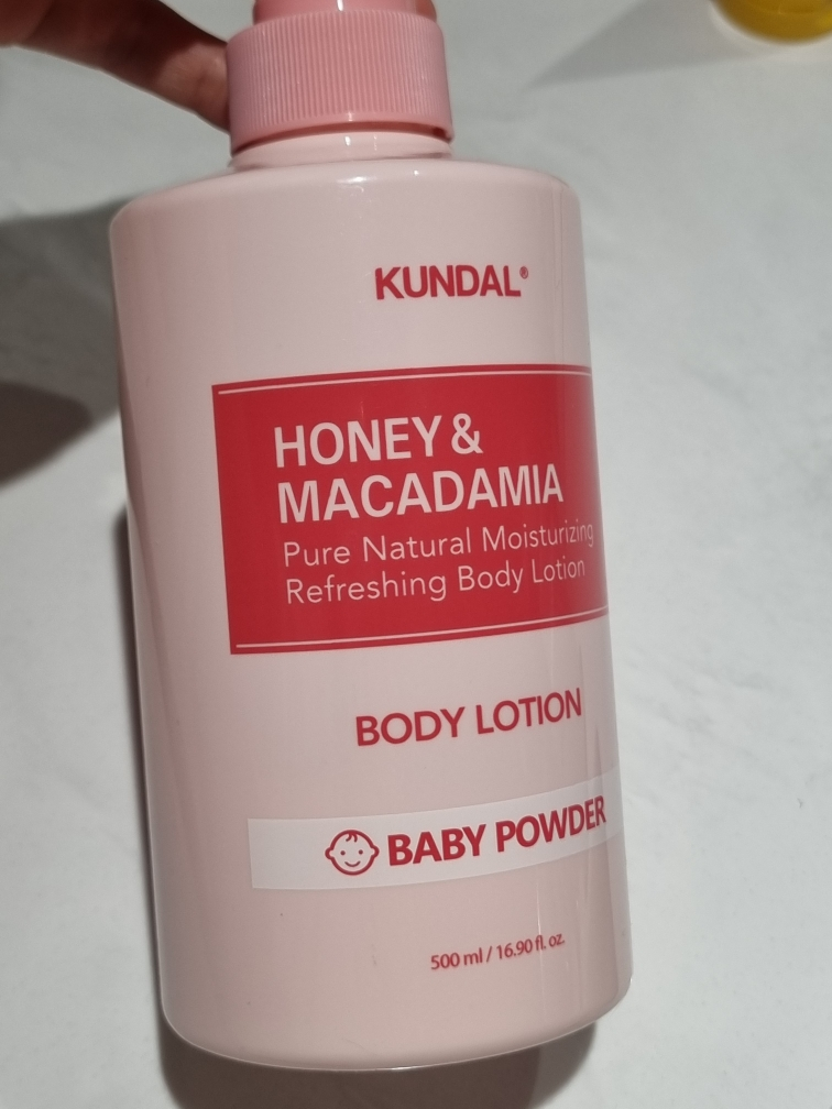 KUNDAL Honey & Macadamia Pure Body Lotion [Baby Powder] review image