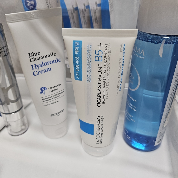 스킨푸드 (SKINFOOD) 블루 캐모마일 히알루로닉 크림 review image