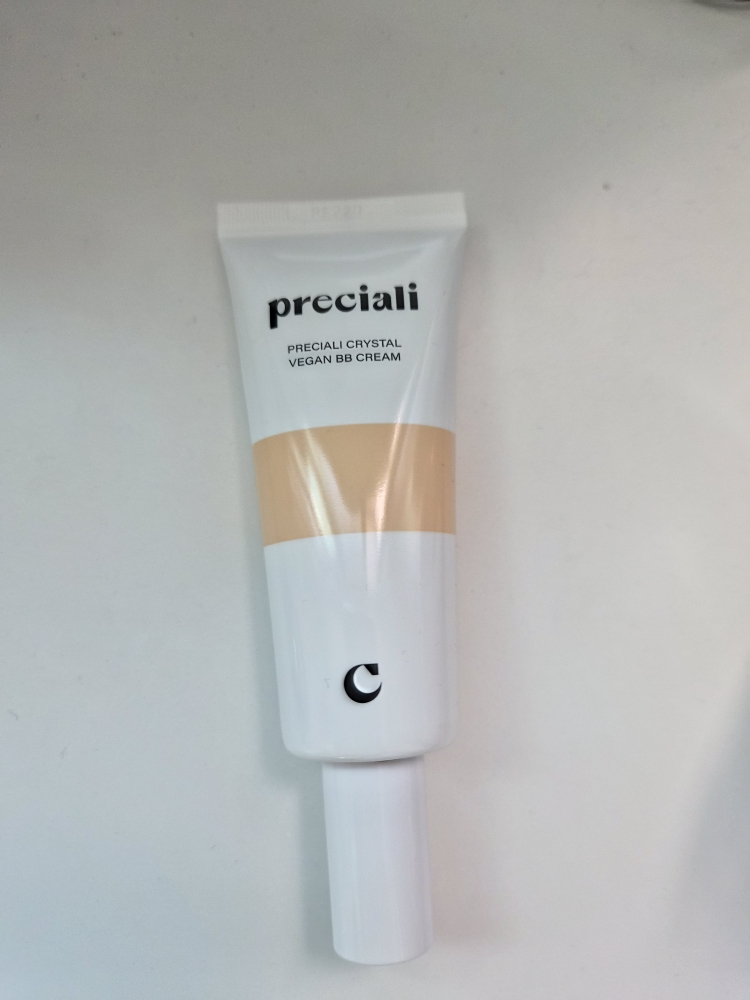 프리셜리 (PRECIALI) 크리스탈 비건 비비크림 [SPF38/PA+++] [01 라이트베이지] review image