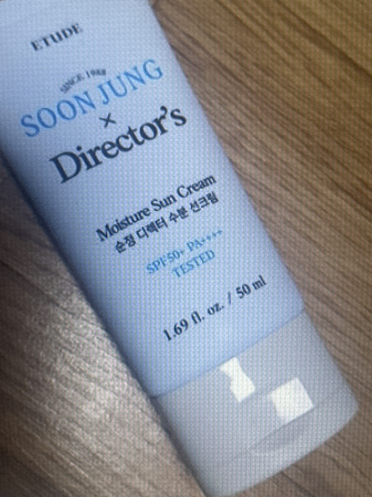 에뛰드 (ETUDE) 순정 디렉터 수분 선크림 [SPF50+/PA++++] review image
