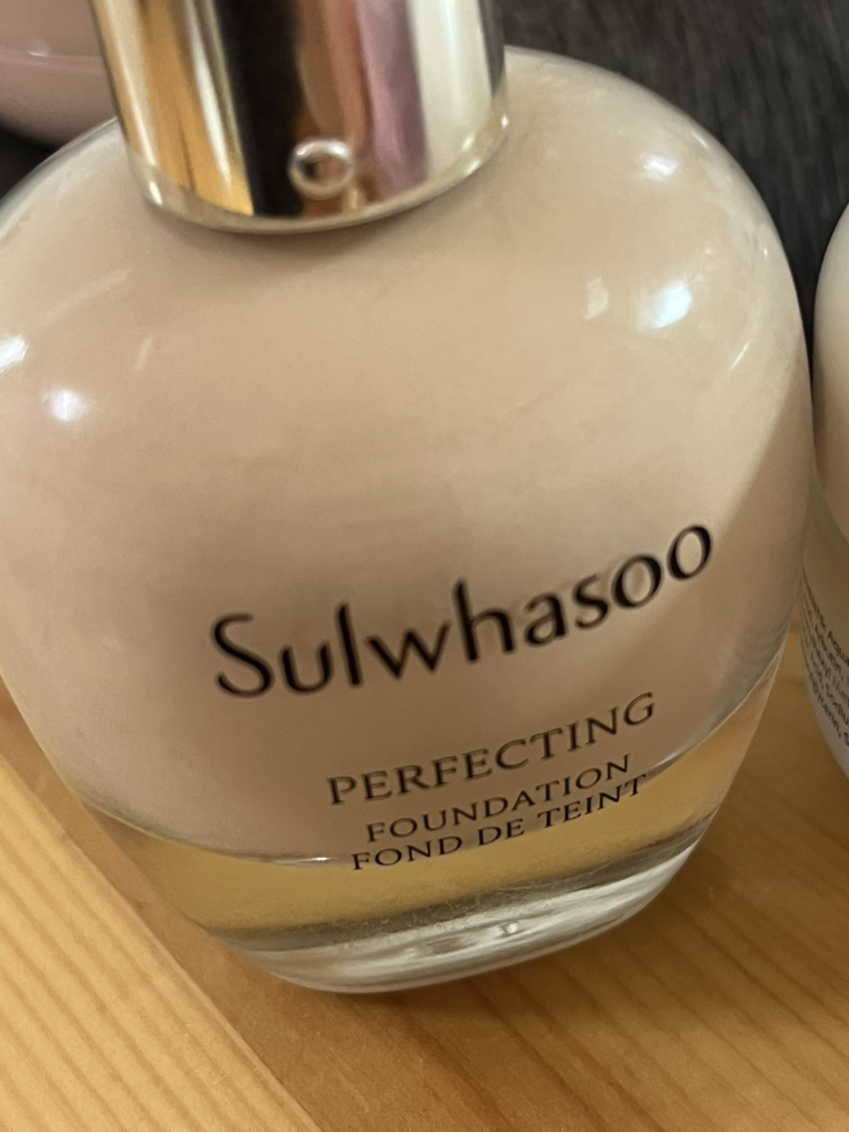 설화수 (Sulwhasoo) 퍼펙팅 파운데이션 [SPF17/PA+] [21N호 베이지] review image