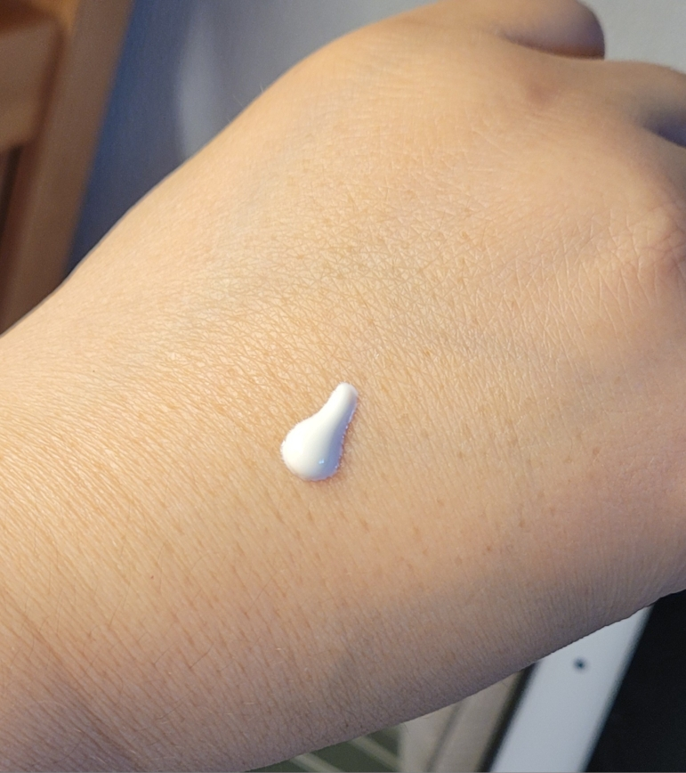 디어클레어스 (dearKlairs) 올 데이 에어리 무기자차 선크림 [SPF50+/PA++++] review image