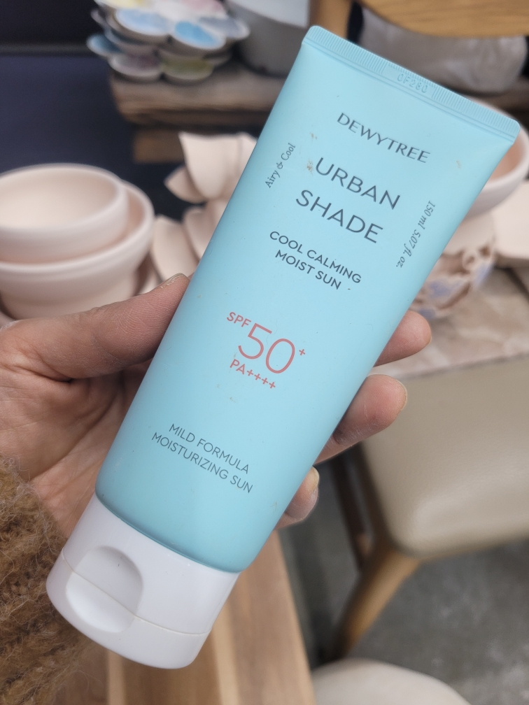 듀이트리 (DEWYTREE) 어반 쉐이드 쿨 카밍 수분 선 [SPF50+/PA++++] review image
