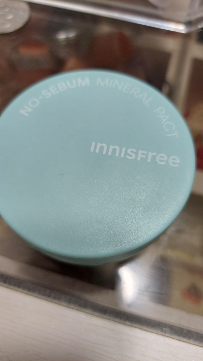 이니스프리 (INNISFREE) 노세범 미네랄 팩트 review image