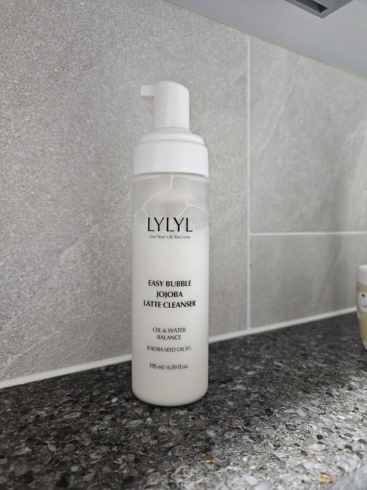 LYLYL Limpiador Easy Bubble Jojoba Latte review image