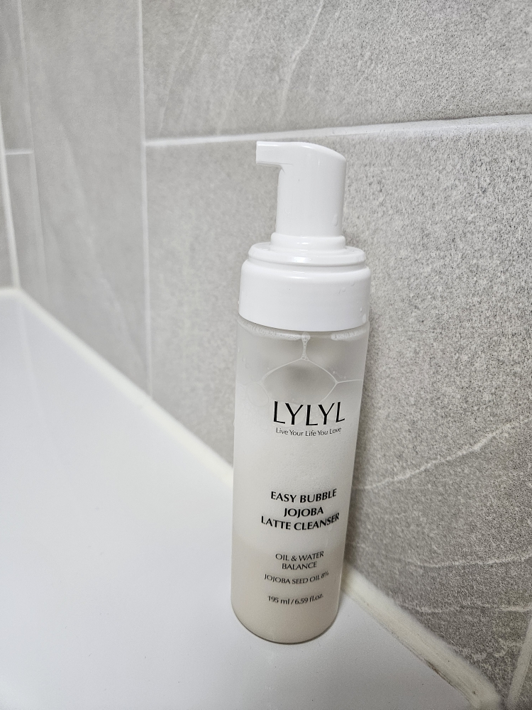 릴릴 (LYLYL) 이지버블 호호바 라떼 클렌저 review image