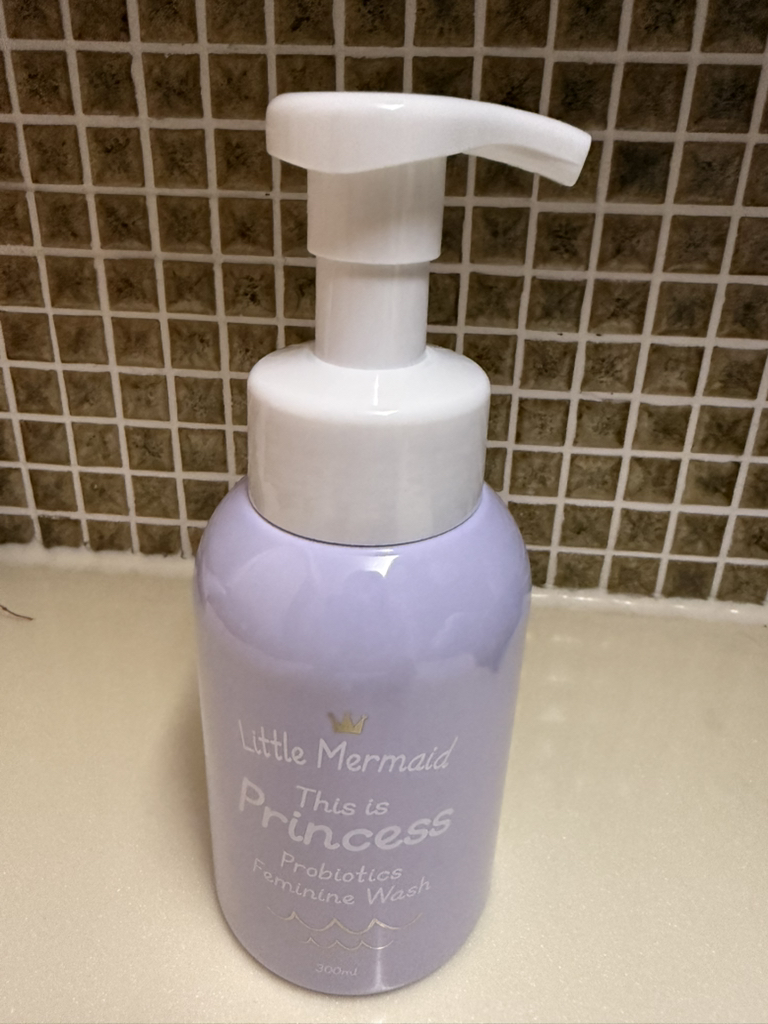 뷰티레시피 (BeautyRecipe) 리틀머메이드 디스 이즈 프린세스 프로바이오틱스 페미닌워시 review image