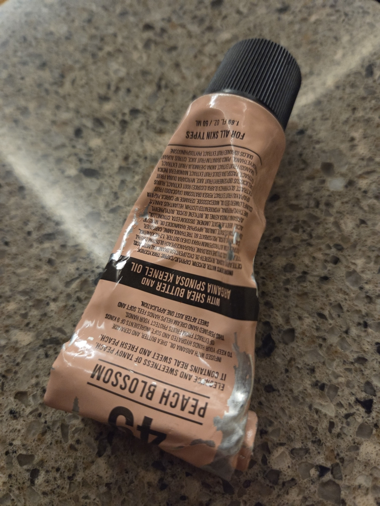 더블유드레스룸 (W.DRESSROOM) 퍼퓸 핸드크림 [No.49 피치블러썸] review image