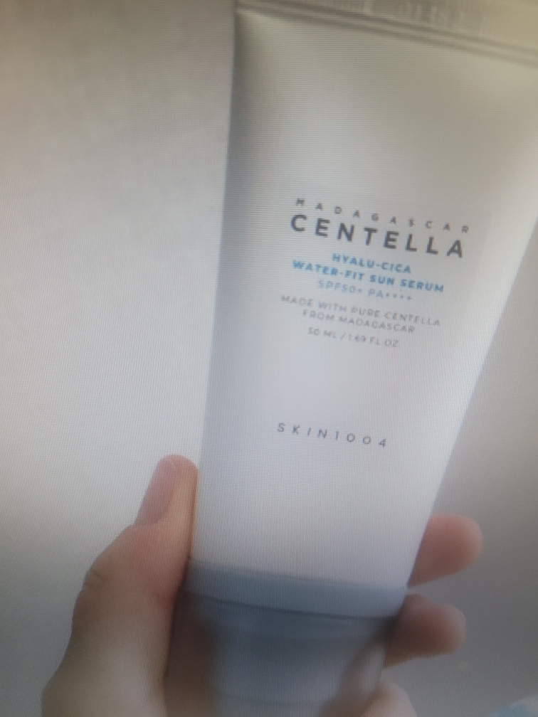 SKIN1004 Suero solar Water Fit de Centella Hyalu-Sica de Madagascar [SPF50+/PA++++] review image