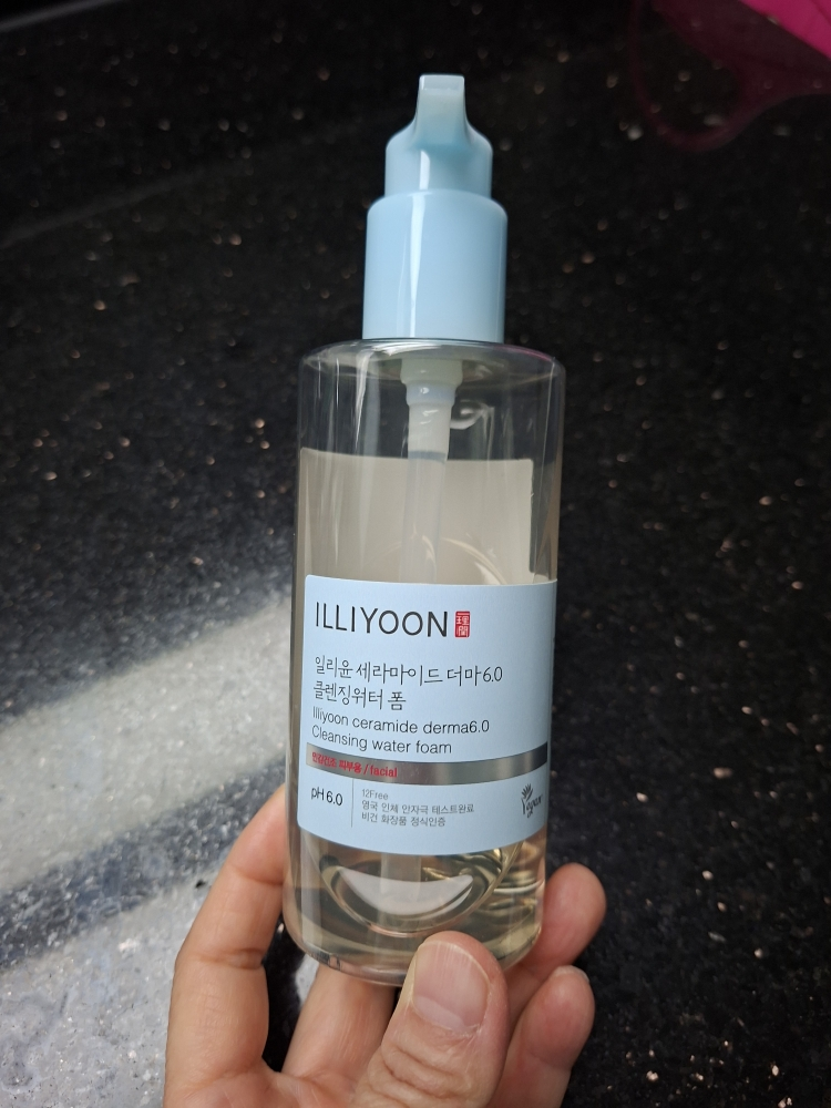 일리윤 (ILLIYOON) 세라마이드 더마 6.0 클렌징워터 폼 review image