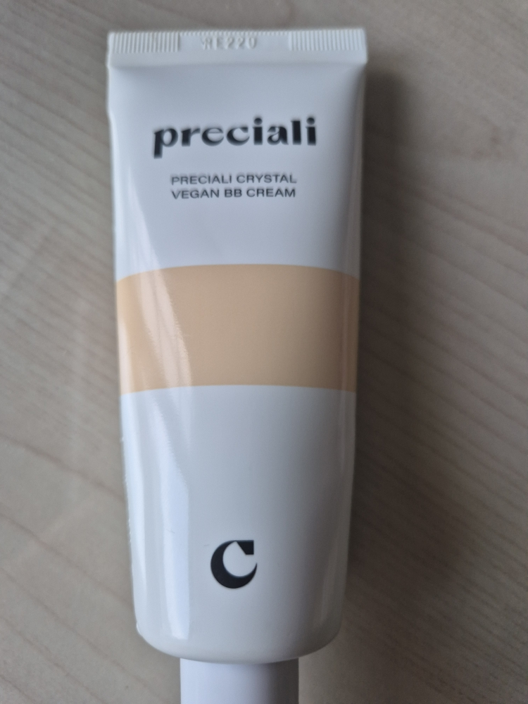 프리셜리 (PRECIALI) 크리스탈 비건 비비크림 [SPF38/PA+++] [01 라이트베이지] review image