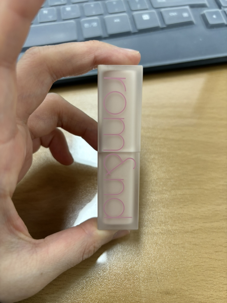 ROMAND Barra de labios mate Zero en 10 rosasy review image