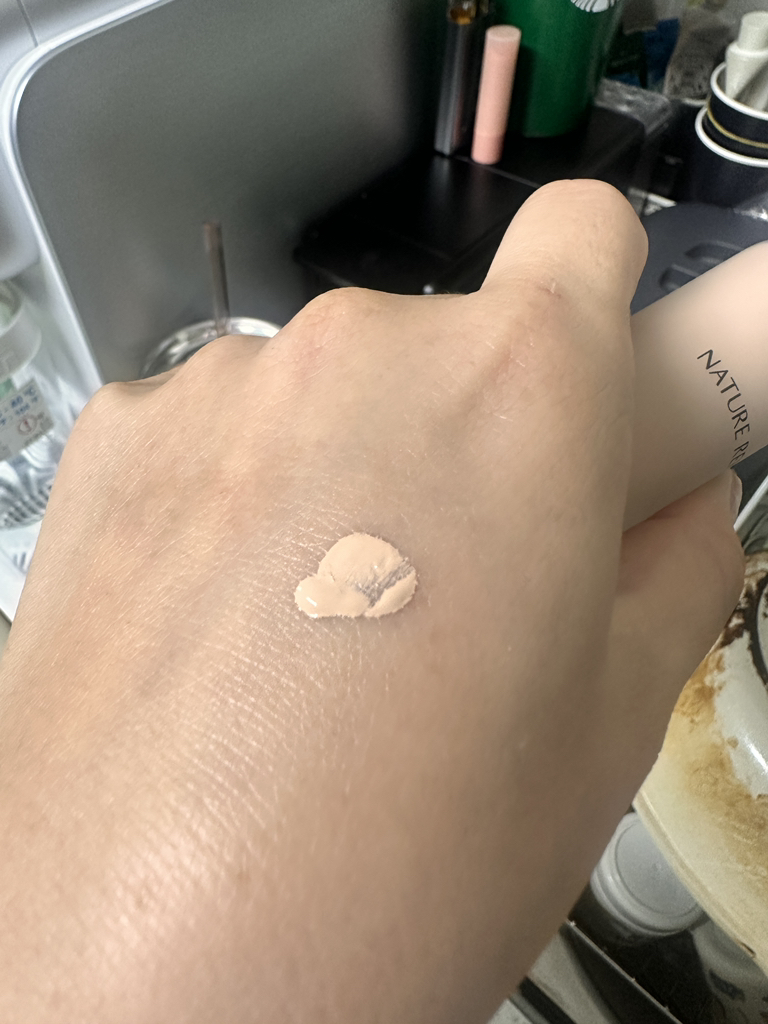 네이처리퍼블릭 (NATUREREPUBLIC) 프로방스 에어 스킨 핏 원데이 래스팅 파운데이션 [SPF30/PA++] [P21 로지바닐라] review image