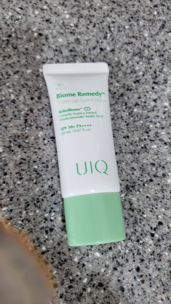 유이크 (UIQ) 바이옴 레미디 톤업 선크림 [SPF50+/PA++++] [그린] review image