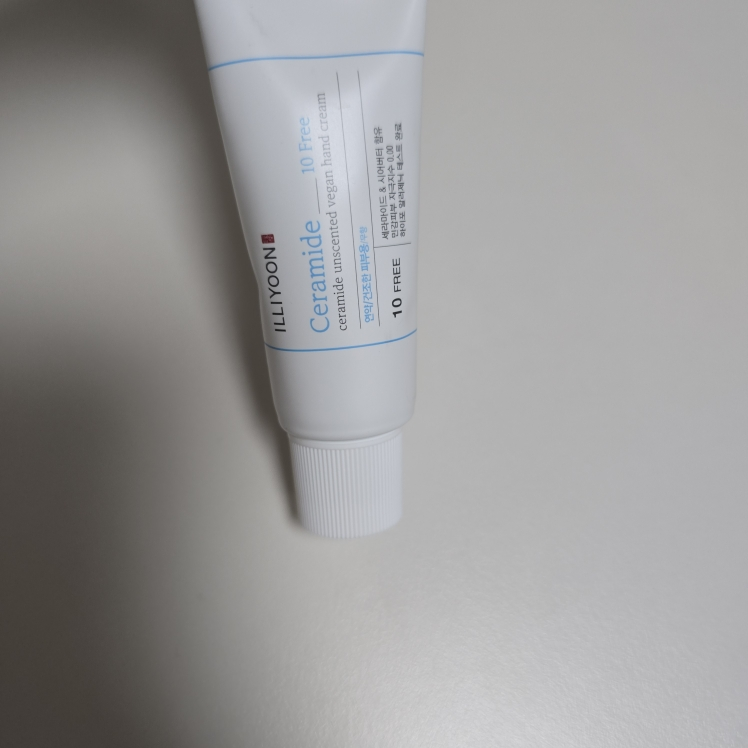 일리윤 (ILLIYOON) 세라마이드 무향 비건 핸드크림 review image
